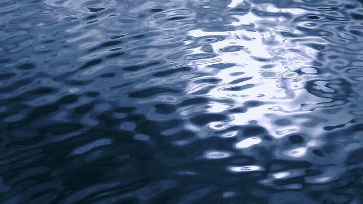 디자인 호수 물결 파도 바다 컬러 여행 백그라운드 컨셉 패턴 모션 자연 벽지 표면 추상 사람없음 물 파란색 빛 강 반사 평화 환경 어둠 침묵 흐름 신선 액체 시원함 당구 순수 질감 느림 내추럴 잔물결 MOV 해외동영상 클립영상 자연요소 무늬 구기 소리 생태계 동영상 파일형식