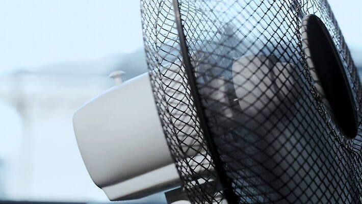 모션 바람 주택 사람없음 추위 부채 시원함 프로펠러 회전 환풍기 추적 냉각기 타격 MOV 해외동영상 클립영상 자연요소 날씨 건물 장비 동영상 파일형식