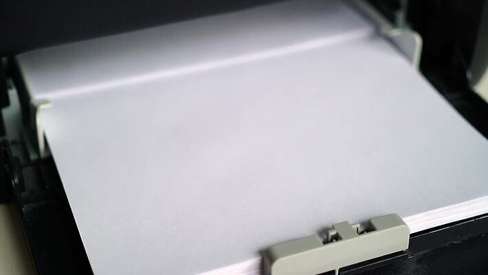 디자인 종이 백그라운드 컨셉 비즈니스 통신 주택 기술 사람없음 전자제품 컴퓨터 사무실 디지털 기계 공백 장비 흰색 업무 인쇄 책상 계약 문서 페이지 팩스 경영 고립 멀티 스캐너 4K MOV 해외동영상 클립영상 컬러 가구 건물 사무용품 작업 동영상 파일형식