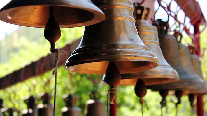 전통 유럽 기독교 종교 문화 건축양식 휴가 사람없음 성당 교회 믿음 탑 금속 천주교 종 기도 사찰 행운 영혼 중세 역사 성자 철 심볼 과거 수도원 놋쇠 수녀원 옛날 전국 철강 타종 MOV 해외동영상 클립영상 건축물 건축 감정 나라 컨셉 종교건축 재질 건물 동영상 파일형식