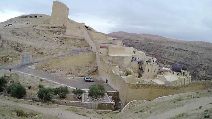 전통 길 건축양식 하늘 산 건조 파노라마 사람없음 건물 골짜기 사막 골동품 영혼 역사 동굴 언덕 가뭄 방법 서쪽 신앙심 예루살렘 옛날 이스라엘 팔레스타인 4K MP4 해외동영상 클립영상 건축물 건축 중동 자연 날씨 촬영기법 방향 동영상 서아시아 파일형식