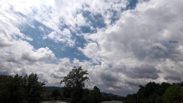 유럽 파도 여행 자연 풍경 사람없음 야외 초록색 물 여름 강 흐름 프랑스 시골 도시 강가 속도 타운 내추럴 프랑스어 랜드마크 옛날 4K MP4 해외동영상 클립영상 자연요소 문자 계절 나라 바다 컬러 컨셉 생태계 동영상 파일형식