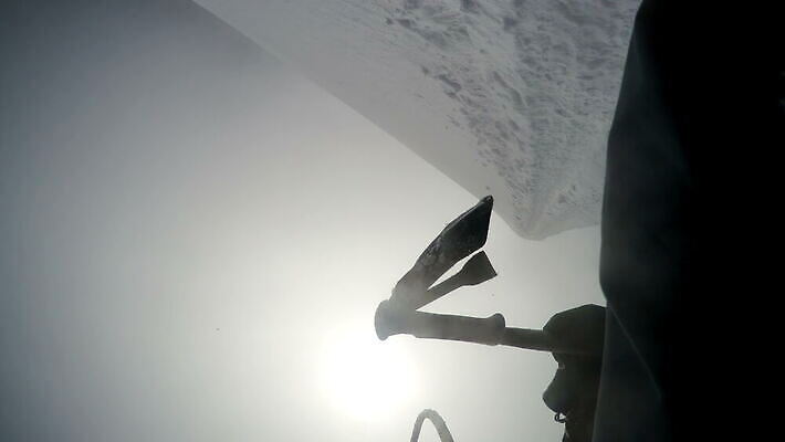 1 남자 유럽 스포츠 여행 겨울 배낭 자연 하늘 성공 산 사람없음 야외 빨간색 계곡 냉동 얼음 등산 트래킹 하이킹 추위 탐험 프랑스 흰색 황무지 정상 셀프카메라 빙하 오르기 알프스 산악가 샤모니 원정 절정 혼자 1인칭시점 4K MOV 해외동영상 클립영상 자연요소 시선 계절 나라 컬러 컨셉 가방 모션 레저 사람 사진촬영 생태계 동영상 파일형식