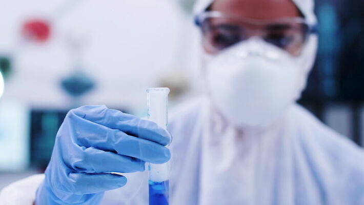 여자 산업 과학 유리 탁자 건강 실험 사람없음 파란색 거품 장비 액체 실험실 연기 과학자 플라스크 분석 비커 유리그릇 튜브 공식 원뿔 반응 방법 화학물질 화학자 4K 유체 MOV 해외동영상 클립영상 도형 직업 그릇 컬러 가구 컨셉 재질 실험기구 사람 화학 동영상 학자 파일형식