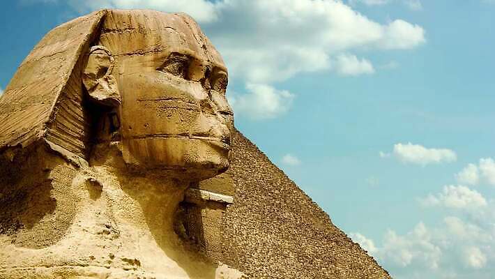 구름 모래 조각 여행 유적 아프리카 하늘 이집트 사람없음 파란색 여행객 사막 바위 무덤 사찰 역사 기자 큼 회의실 폐허 피라미드 과거 스핑크스 천연기념물 고고학 제국 카이로 파라오 파멸 비어있는 4K MOV 해외동영상 클립영상 자연요소 직업 전통 건축물 교육 나라 컬러 컨셉 종교건축 사람 돌_바위 크기 동영상 랜드마크 파일형식 소멸