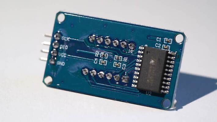 캐릭터 산업 과학 백그라운드 부분 수치 흑백 사람없음 그래픽 빛 숫자 디지털 장비 계산기 흰색 엔지니어 지시 크리스탈 심볼 사인 순환 전자 산딸기 시스템 결정체 공학 개발 프로그래밍 하드웨어 주도 4K MOV 해외동영상 클립영상 문자 교육 컬러 과일 모션 그래프 문구용품 촬영기법 컴퓨터 예절 작업 기술자 광석 동영상 파일형식