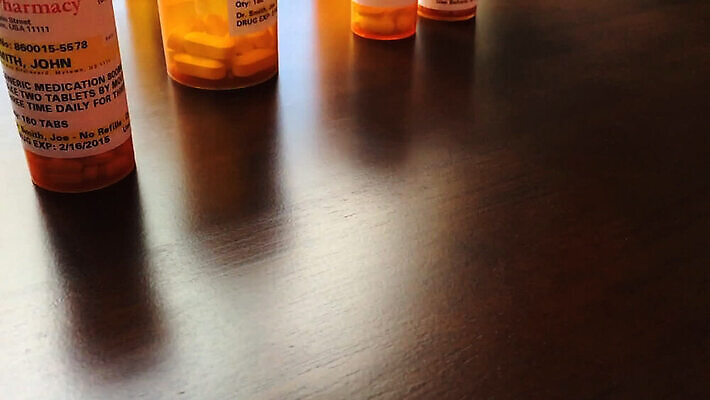 백그라운드 컨셉 텍스트 모션 표면 실내 건강 사람없음 알약 약 반사 우주 건강관리 공백 방 떨어짐 속도 슛 지역 처방 느림 돌봄 마약 패닝샷 카피스페이스 MOV 해외동영상 슬로모션 클립영상 의학 촬영기법 관리 내부 동영상 파일형식