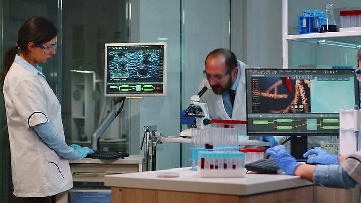 직업 과학 건강 현미경 실험 사람없음 치료 약 장비 간호사 의사 그룹 엔지니어 실험실 바이러스 보호 질병 생명공학 야간 저녁 연구원 과학자 분석 직원 하이테크 미생물 혁명 개발 백신 전염병 화학자 코로나바이러스 4K MOV 해외동영상 클립영상 자연요소 컨셉 의학 생물 기술 실험기구 의료진 기술자 동영상 학자 파일형식