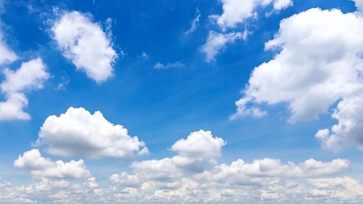 컬러 백그라운드 이동 모션 자연 벽지 하늘 표면 날씨 사람없음 야외 파란색 빛 햇빛 뷰티 흰색 최고 분위기 질감 천국 솜털 스카이라인 산소 화창 막 4K 타임랩스 MP4 해외동영상 클립영상 컨셉 촬영기법 태양 원소 생태계 동영상 파일형식