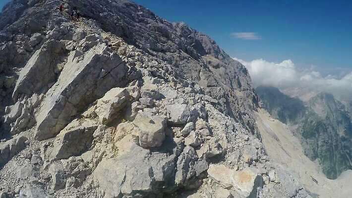 공원 스포츠 여행 백그라운드 자국 자연 하늘 산 사람없음 야외 얼음 등산 트래킹 하이킹 탐험 정상 언덕 빙하 오르기 그런지 루트 산악가 원정 절정 힙스터 1인칭시점 4K MP4 해외동영상 클립영상 자연요소 시선 공공시설 패션 모션 레저 생태계 동영상 파일형식