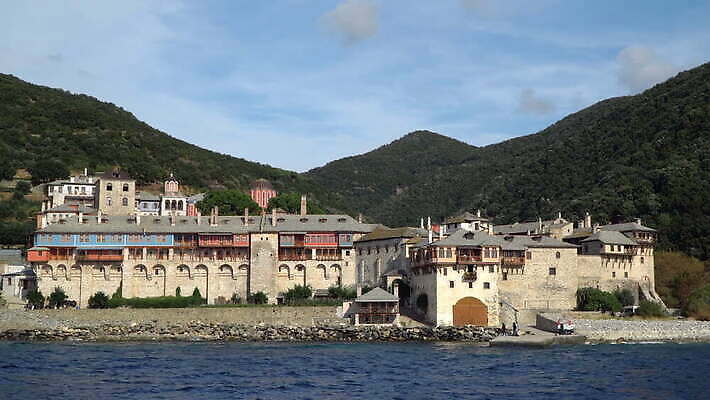 전통 기독교 종교 바다 건축양식 자연 산 파노라마 사람없음 건물 교회 영혼 역사 재산 성자 승려 지중해 그리스 신성 수도원 그리스인 랜드마크 마케도니아 수녀원 옛날 4K 타임랩스 MOV 해외동영상 클립영상 서양인 건축물 건축 유럽 종교건축 촬영기법 금융 성직자 생태계 동영상 파일형식 남유럽