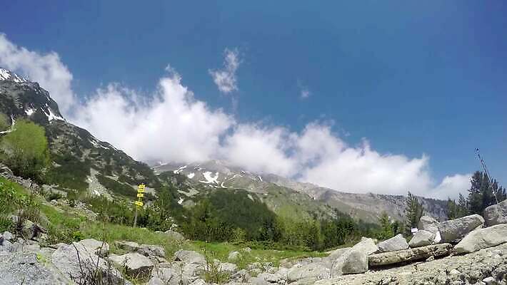 구름 공원 길 스포츠 여행 곡선 자연 하늘 산 풍경 사람없음 태양 맑음 얼음 폭포 시간 정상 위험 고도 순수 언덕 휴양지 오르기 내추럴 불가리아 전국 절정 4K HD 타임랩스 반스코 MP4 해외동영상 클립영상 자연요소 공공시설 선 컨셉 모션 날씨 촬영기법 장소 생태계 동영상 파일형식 남유럽