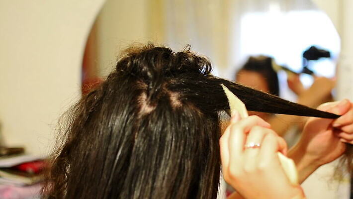 모델 헤어스타일 손 여자 얼굴 갈색머리 건강 뷰티 갈색 유행 상점 장비 흰색 플랫 미용사 이발 철 다리미질 돌봄 스타일리스트 스타일링 직진 스타일 MOV 해외동영상 클립영상 직업 컬러 모션 사람 신체부위 동영상 파일형식