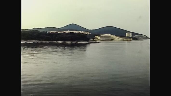 외관 유럽 바다 여행 건축양식 자연 휴가 안테나 파노라마 사람없음 야외 물 파란색 항구 수확 골동품 도시 만 거친 역사 클래식 도서관 지중해 필름 영화 향수 언덕 문서 복고 타운 크로아티아 영사기 동영상 구식 두브로브니크 보관소 아마추어 옛날 4K MOV 해외동영상 클립영상 자연요소 교육 건축 나라 컬러 컨셉 농업 통신 교통시설 문화예술 촬영기법 화장품 저장 생태계 파일형식