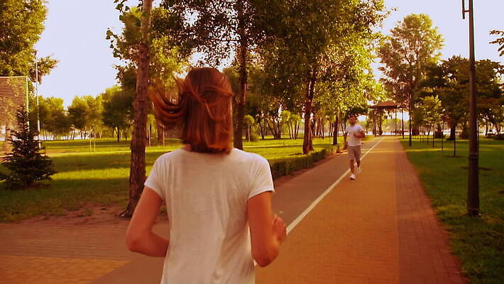 백인 라이프스타일 옷 공원 행복 스포츠 2 모션 아침 거리 함께함 건강 한명 사람 취미 야외 친구 운동복 달리기 조깅 인사 도시 최고 연습 사인 체육관 커뮤니티 느림 주자 지원 자극 MOV 해외동영상 슬로모션 클립영상 주간 서양인 1 공공시설 감정 컨셉 관계 촬영기법 생활 운동 예절 동영상 파일형식