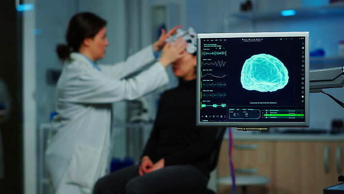 과학 생각 건강 병원 실험 스터디 컴퓨터 약 머리 디지털 스크린 모니터 헤드폰 기계 장비 환자 의사 정보 마음 네트워크 엔지니어 실험실 질병 연구원 과학자 뇌 시설 하이테크 개발 스캐너 4K MOV 해외동영상 클립영상 직업 음향기기 의학 기술 신체부위 전자제품 학습 의료진 기술자 동영상 학자 파일형식