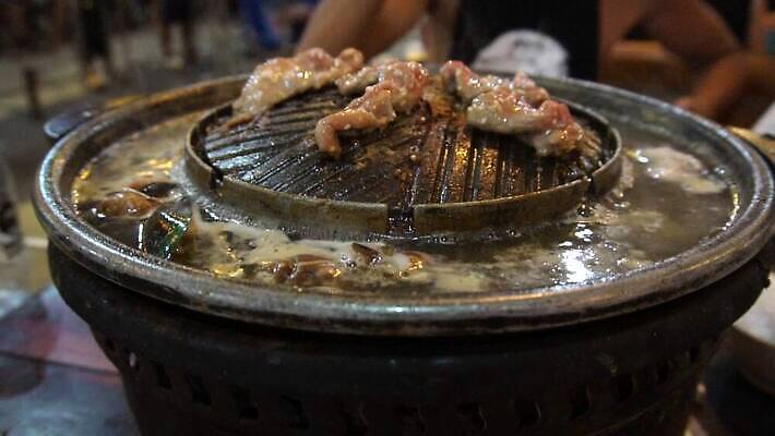 아시아 음식 태국 불 조개 불꽃 새우 한국 육류 돼지고기 어류 요리 사람없음 파티 식당 일본 저녁식사 튀김 뜨거움 기다림 그릴 수증기 바비큐 난로 굽기 배고픔 날것 홍합 베이컨 숯 핀셋 되감기 화상 맛있는 4K MP4 해외동영상 클립영상 자연요소 나라 식재료 모션 주방용품 어패류 갑각류 이벤트 상점 식사 수중동물 도구 상처 난방기 구이 동영상 파일형식