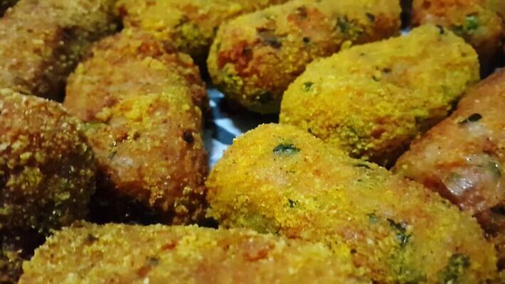 전통 접시 음식 백그라운드 감자 요리 사람없음 파티 주방 식당 식사 치킨 튀김 흰색 스페인 굽기 지중해 가득함 메뉴 햄 점심식사 폭식 고립 뷔페 빵가루 스페인어 타파스 핸드메이드 맛있는 4K MOV 해외동영상 클립영상 식기 유럽 바다 컬러 채소 육류 이벤트 상점 애피타이저 구이 동영상 닭고기요리 파일형식