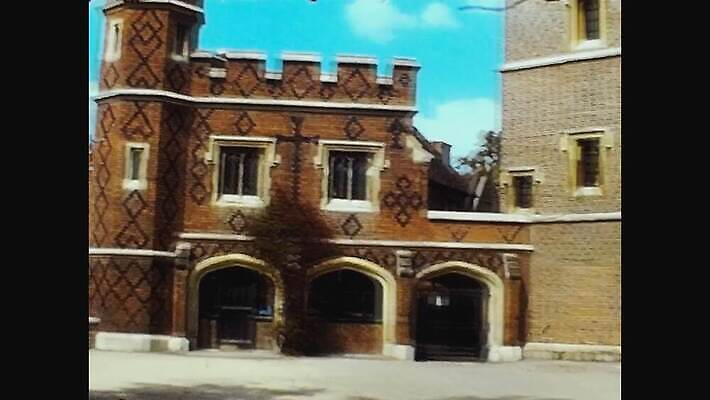 외관 교육 건축양식 학교 사람 사람없음 야외 건물 스터디 수확 골동품 도시 거친 역사 클래식 도서관 필름 영화 향수 대학교 런던 문서 복고 영사기 동영상 구식 보관소 아마추어 옛날 왕국 4K MOV 해외동영상 클립영상 건축물 건축 컨셉 농업 문화예술 영국 학습 화장품 저장 파일형식