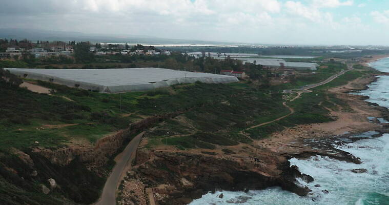 파도 바다 여행 중동 자연 안테나 파노라마 풍경 해변 사람없음 물 거친 지중해 장면 랜드마크 이스라엘 터키석 패닝샷 4K MOV 해외동영상 클립영상 자연요소 나라 통신 촬영기법 보석 생태계 동영상 서아시아 파일형식