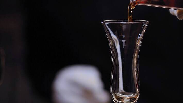 직업 라이프스타일 음료 오렌지 유리 휴가 휴식 기념 주류 실내 관리 요리 미술 사람없음 파티 숟가락 축제 흐름 알코올 신선 칵테일 바 붓기 닫기 달콤 작음 갈증 순수 준비 만들기 바텐더 유흥 4K MP4 해외동영상 클립영상 컨셉 과일 모션 재질 문화예술 수저 이벤트 내부 생활 맛 크기 동영상 파일형식