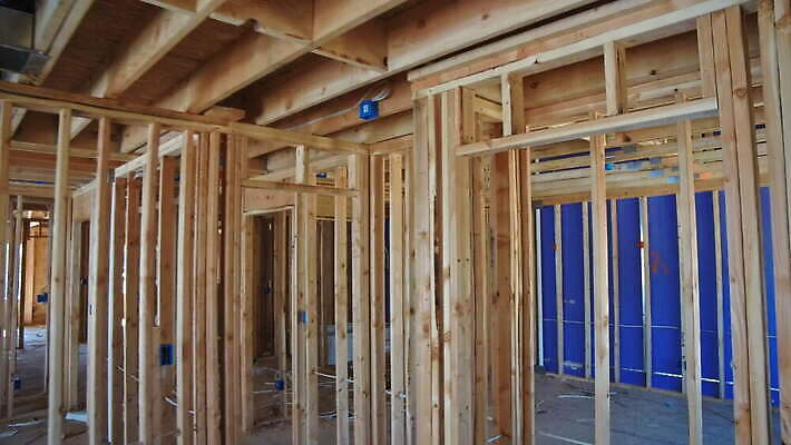 외관 산업 벽 캐나다 건축양식 지붕 새로움 아파트 주택 프레임 건설업 사람없음 내부 건물 목재 빛 미국 건설현장 수리 널 아래 뼈대 잡동사니 복원 설치 수목 합판 4K MOV 해외동영상 클립영상 나무 건축물 건축 컨셉 북아메리카 재료 방향 위치 동영상 파일형식