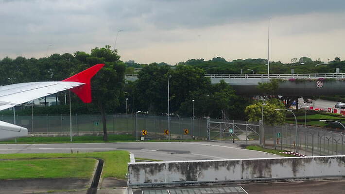 여행 백그라운드 교통시설 하늘 비행기 사람없음 대기 4 공항 항공 상업 택시 활주로 제트기 승객 싱가폴 대패 터미널 4K 유도로 MOV 해외동영상 클립영상 아시아 길 교통 항공교통 승용차 자동차 대중교통 숫자 시설 동영상 파일형식