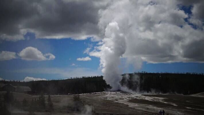구름 여행 북아메리카 자연 하늘 휴가 파노라마 국립공원 풍경 사람없음 물 세계 여행객 미국 봄 에너지 액체 재산 수증기 숲 폭발 땅 언덕 내추럴 와이오밍 지열 4K MP4 해외동영상 클립영상 자연요소 계절 공원 촬영기법 아메리카 사람 금융 생태계 동영상 파일형식
