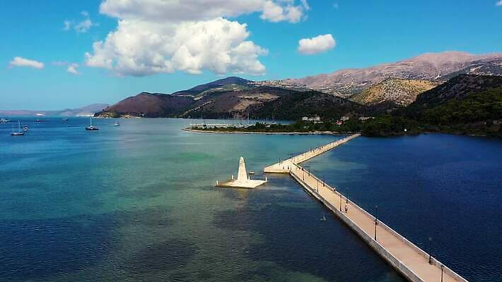 영어 길 바다 섬 건축양식 자연 휴가 거리 풍경 사람없음 야외 물 항구 산책로 바위 램프 도시 보행자 지중해 그리스 휴양지 포트 그리스인 오벨리스크 4K MP4 해외동영상 클립영상 자연요소 서양인 문자 건축 유럽 교통시설 조명 장소 생태계 동영상 파일형식