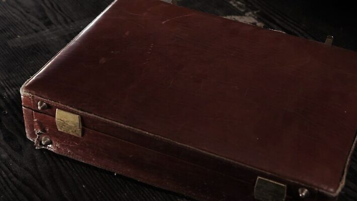 직업 포즈 장갑 돈 서류가방 가방 안전 사람없음 약 달러 이탈리아 속임수 범죄 계획 도둑 절도 보안 딜러 마피아 보너스 세금 의무 테러리스트 수수료 MOV 해외동영상 클립영상 잡화 유럽 컨셉 의학 재산 범죄인 동영상 요금 테러 파일형식