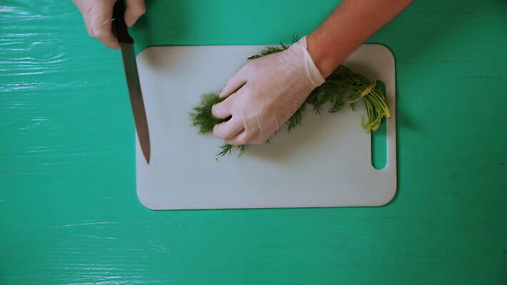 식물 남자 음식 장갑 다이어트 탁자 표면 도마 관리 요리 사람없음 목재 주방 식당 요리사 식사 흰색 작업 칼 닫기 자르기 다발 허브 준비 날카로움 갈기 레시피 방앗간 도우미 딜 줄이기 철강 터키석 회향 그리너리 4K MOV 해외동영상 클립영상 나무 직업 잡화 컬러 가구 재료 모션 주방용품 건강 사람 상점 보석 동영상 파일형식 트랜드컬러