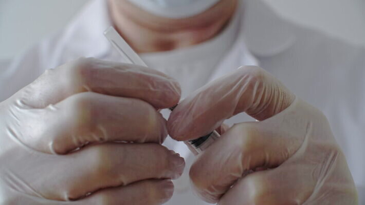 무기 과학 장갑 컨셉 건강 병원 관리 주사기 약 펼침 장비 의사 물방울 긴급 잡기 도움 실험실 닫기 질병 준비 생물학 주사약 중독 보험 당뇨병 마약 복용 예방접종 인슐린 인플루엔자 화학물질 항생제 4K MOV 해외동영상 클립영상 잡화 교육 의학 의료기기 모션 실험 의료진 화학 바이러스 동영상 접종 파일형식