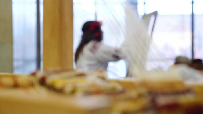 직업 손 디자인 옷 유럽 산업 아시아 문화 백그라운드 주택 기술 미술 한명 여러명 컬러풀 유행 기계 골동품 직물 면 역사 실 섬유 수공예 솜씨 전용 짜기 핸드메이드 MOV 해외동영상 클립영상 1 나라 컬러 다수 모션 문화예술 사람 건물 신체부위 공예 동영상 파일형식