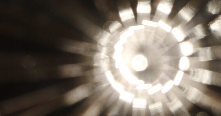 모양 나무 디자인 파도 컬러 백그라운드 이동 패턴 유리 추상 전등 실험 사람없음 빨간색 물 파란색 빛 컬러풀 반사 노란색 혈액 황금 달빛 질감 보케 블러 효과 4K MOV 해외동영상 클립영상 자연요소 식물 바다 컨셉 무늬 재질 조명 달 동영상 파일형식