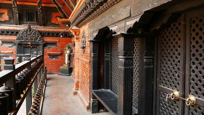 전통 아시아 종교 여행 불교 건축양식 미술 동양인 사람없음 장식 조각상 금속 사찰 수비 역사 재산 황금 신성 네팔 청동 수도원 목각 놋쇠 사당 옛날 카트만두 힌두교 MOV 해외동영상 클립영상 건축 나라 종교건축 모션 재질 문화예술 인종 금융 조형물 동영상 파일형식