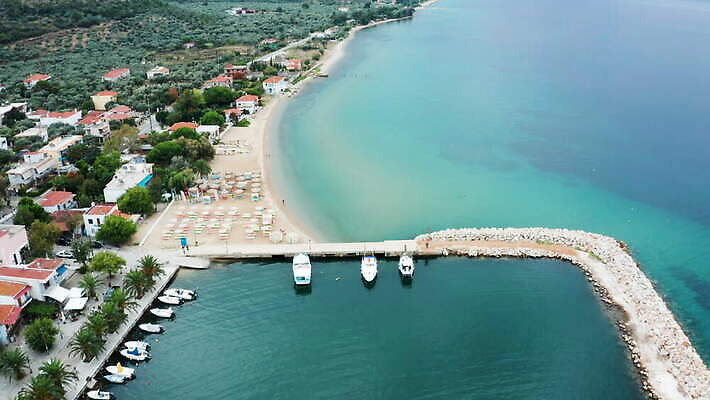 바다 여행 요트 낚시 안테나 풍경 사람없음 물 파란색 컬러풀 항구 산책로 만 보트 역사 재산 숲 땅 지중해 그림 포트 타운 동쪽 나루 드론 옛날 4K MOV 해외동영상 클립영상 자연요소 길 컬러 배_교통 통신 교통시설 레저 금융 도시 방향 동영상 파일형식