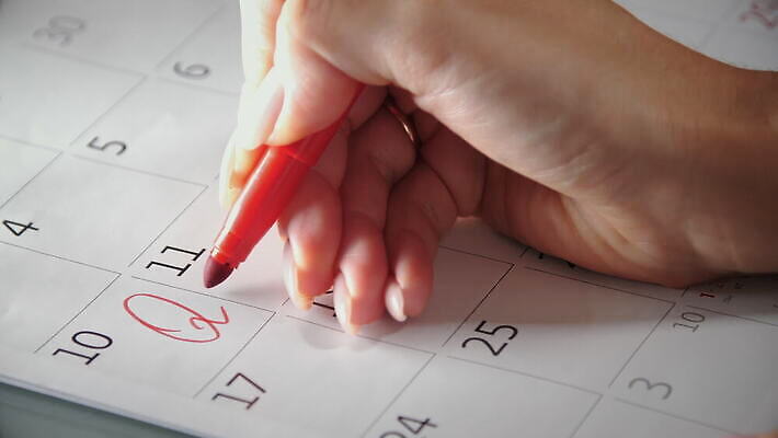 백그라운드 컨셉 건강 사람없음 경제 약 희망 달력 업무 열 바이러스 보호 계획 질병 위험 무서움 4월 5월 지루함 감염 취소 고립 우울증 전염병 치유 사스 코로나바이러스 4K MOV 해외동영상 클립영상 감정 의학 작업 날짜 동영상 파일형식