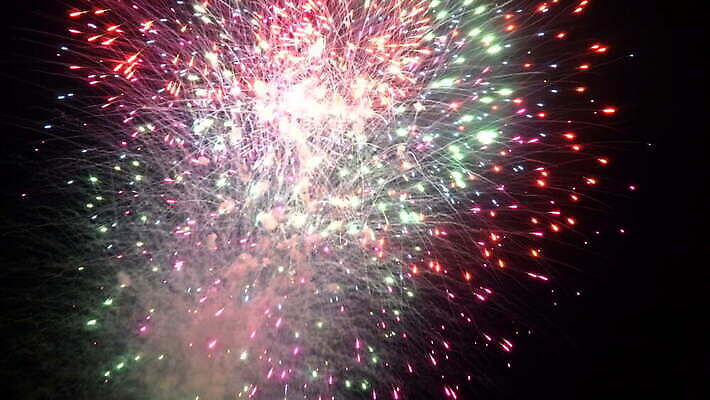 기념일 행복 별 크리스마스 불 휴가 불꽃 새해 기념 폭죽 불꽃놀이 이벤트 사람없음 빛 컬러풀 파티 축제 기쁨 축하 야간 저녁 폭발 쇼 파열 빛망울 7월 광 독립 독립기념일 크리스마스이브 환상 4K MOV 해외동영상 클립영상 자연요소 감정 컬러 컨셉 놀이 날짜 동영상 파일형식