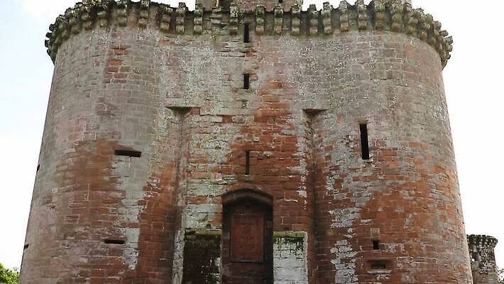 유럽 문화 벽 여행 건축양식 하늘 영국 잉글랜드 풍경 사람없음 야외 건물 목재 여행객 탑 수확 골동품 바위 도시 성 방어 중세 역사 재산 오브젝트 폐허 군용 전쟁 대포 동영상 랜드마크 옛날 MOV 해외동영상 클립영상 나무 건축물 건축 나라 무기 농업 재료 군대 어류 사람 금융 돌_바위 파일형식
