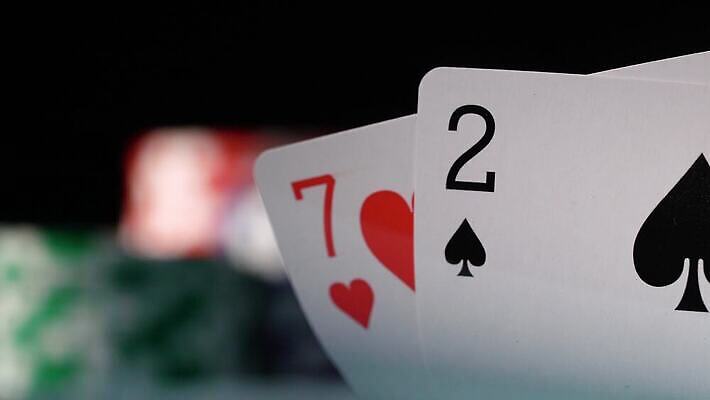 손 스포츠 백그라운드 돈 2 놀이 탁자 성공 사람없음 초록색 쌓기 경쟁 게임 잡기 우승 쌍 신용카드 행운 재산 도박 위험 심볼 카지노 클럽 기회 딜러 포커 보여주기 중독 라스베가스 에이스 잭팟 텍사스 플레이어 필승 4K MOV 해외동영상 클립영상 컬러 가구 컨셉 모션 신체부위 금융 미국 최고 트럼프 동영상 파일형식