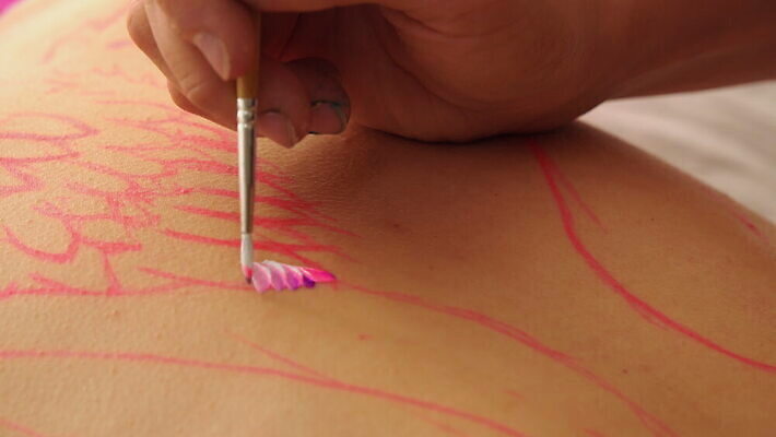 모델 여자 선 포즈 추상 아이디어 두명 반지 붓 작업실 붓기 당기기 혼합 오브젝트 쇼 장면 화가 바디페인팅 방법 포트폴리오 4K MOV 해외동영상 클립영상 직업 컨셉 무늬 장신구 모션 사람 동영상 파일형식