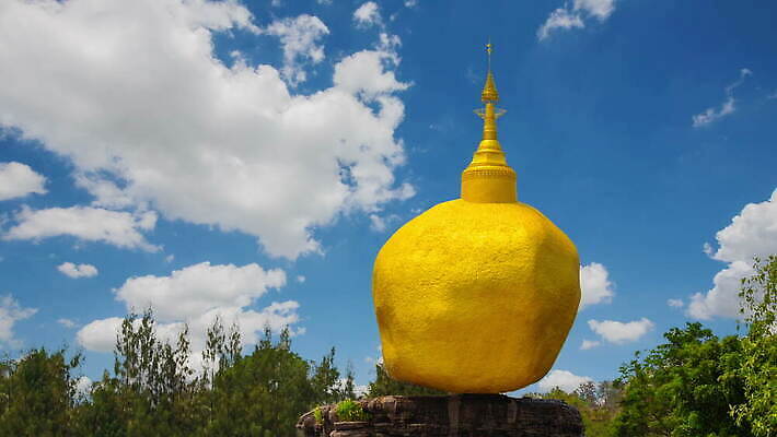 아시아 종교 문화 여행 불교 건축양식 태국 자연 하늘 산 동양인 사람없음 햇빛 여행객 탑 일몰 사찰 황금 오르기 신성 수도원 빛망울 랜드마크 미얀마 사리탑 순례 숭배 수평선 4K MOV 해외동영상 클립영상 건축물 건축 나라 종교건축 모션 사람 인종 빛 태양 노을 생태계 동영상 파일형식