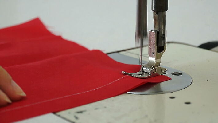 손 디자인 드레스 옷 산업 공장 노동자 한명 사람 유행 금속 기계 공구 직물 면 업무 바느질 만들기 자수 바늘땀 MOV 해외동영상 클립영상 직업 1 공업 모션 재질 신체부위 도구 작업 동영상 파일형식