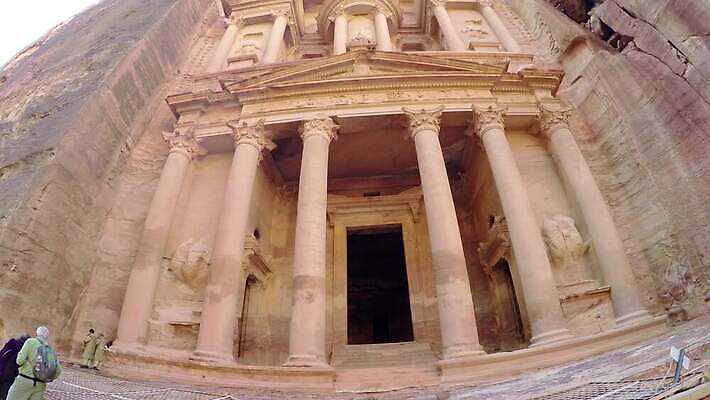 지구 모래 벽 여행 백그라운드 건축양식 하늘 풍경 사람없음 건물 문 마을 골짜기 궁전 바위 죽음 무덤 기둥 도시 사찰 역사 재산 중앙 신비 폐허 신성 아라비아 수도원 동쪽 천연기념물 7 고고학 아랍어 예루살렘 요르단 이스라엘 4K MP4 해외동영상 클립영상 건축물 교육 건축 컨셉 고건축 중동 종교건축 자연 금융 숫자 돌_바위 방향 동영상 서아시아 파일형식