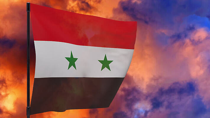 배너 물결 하늘 불 바람 사람없음 빨간색 일몰 깃발 연기 깃대 봉 시리아 위기 재앙 전국 4K MOV 해외동영상 클립영상 자연요소 컬러 중동 날씨 노을 동영상 파일형식