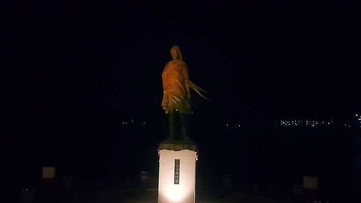 유럽 아시아 바다 여행 건축양식 전등 조명 한국 동양인 풍경 사람없음 건물 물 도시풍경 반사 여행객 탑 항구 고층빌딩 새벽 도시 만 보트 도심 야간 저녁 장면 스카이라인 석호 빛망울 랜드마크 4K MP4 해외동영상 클립영상 자연요소 건축물 건축 나라 배_교통 교통시설 사람 인종 빌딩 빛 동영상 파일형식