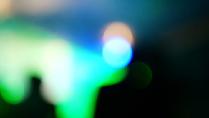 라이프스타일 행복 실루엣 문화 음료 음악 컬러 백그라운드 모션 추상 휴식 기념 주류 매달리기 그림자 사람 사람없음 빛 컬러풀 파티 축제 콘서트 무대 춤 악단 그룹 야간 소프트포커스 DJ 클럽 디스코 보케 부드러움 스포트라이트 블러 유흥 4K MOV 해외동영상 클립영상 자연요소 감정 컨셉 무늬 문화예술 촬영기법 이벤트 생활 공연 감각 동영상 파일형식