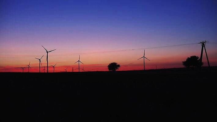 지구 백그라운드 모션 자연 표면 사람없음 조약돌 흰색 닫기 크리스탈 보석 묘사 질감 회전 내추럴 가넷 고립 사방 지질학 4K MOV 해외동영상 클립영상 교육 컬러 돌_바위 광석 생태계 동영상 파일형식