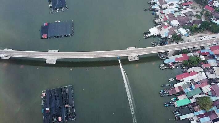 전통 아시아 여행 교통시설 낚시 주택 파노라마 어류 풍경 사람없음 야외 물 강 평화 마을 시골 보트 저녁 방파제 장면 낚시꾼 리빙 말레이시아 나루 4K MOV 해외동영상 클립영상 자연요소 공공시설 나라 교통 컨셉 배_교통 레저 촬영기법 건물 수중동물 야간 시설 동영상 파일형식