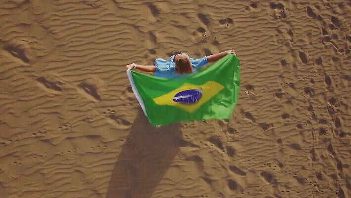 모래 파도 올림픽 날리기 바람 안테나 사람 이벤트 사람없음 야외 게임 깃발 부채 심볼 브라질 애국심 항공촬영 2016년 드론 전국 타격 브라질사람 4K MOV 해외동영상 클립영상 자연요소 스포츠 바다 뷰포인트 통신 모션 놀이 날씨 남아메리카 연도 동영상 파일형식